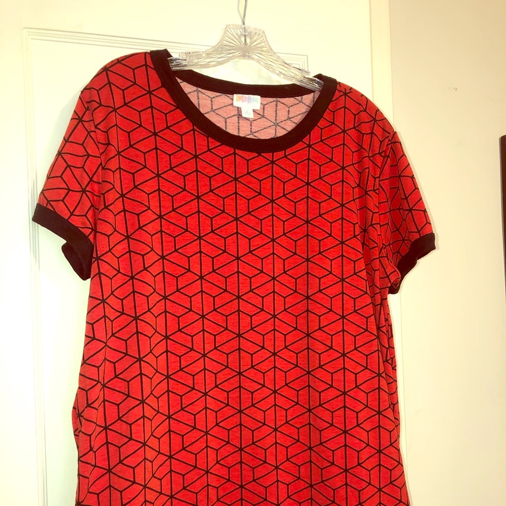 Like New LulaRoe Liv Tee